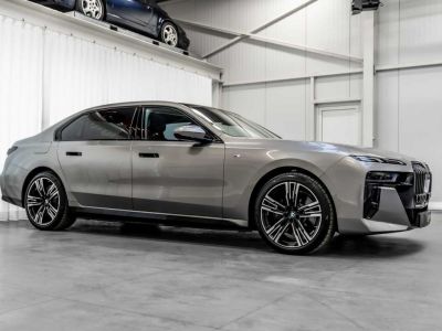 BMW i7 xDrive60 M Sport Pro Massage SkyLounge Bowers ACC  - 6