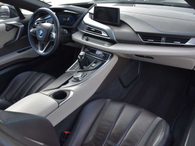 BMW i8 Coupé HUD Harman Kardon LED  - 16