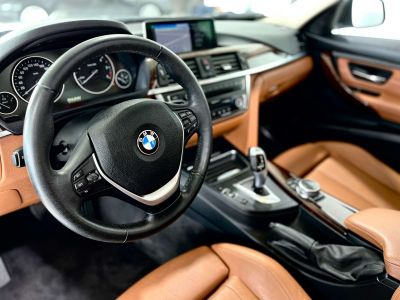 BMW Série 3 320 d Luxury Line Steptronic toit-ouvrant cuir gps-pro  - 13