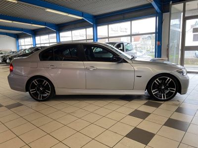 BMW Série 3 V (E90) 318d Confort  - 4