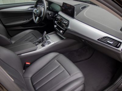 BMW Série 5 520iA Sportline - AUTOMAAT -  HISTORIEK - LEDER - CAMERA - SFEERVERLICHTING - KEYLESS START - AIRCO  - 15