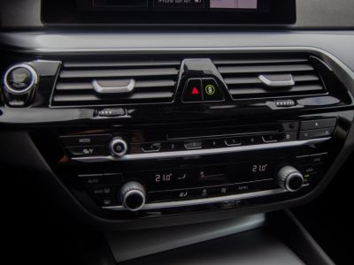 BMW Série 5 520iA Sportline - AUTOMAAT -  HISTORIEK - LEDER - CAMERA - SFEERVERLICHTING - KEYLESS START - AIRCO  - 25