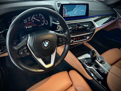 BMW Série 5 Touring 518 d LUXURY TOIT OUVR. CAMERA ATTELAGE TVA  - 12