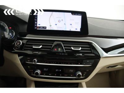 BMW Série 5 Touring 520 dA - NAVI LEDER PANODAK KEYLESS ENTRY  - 17