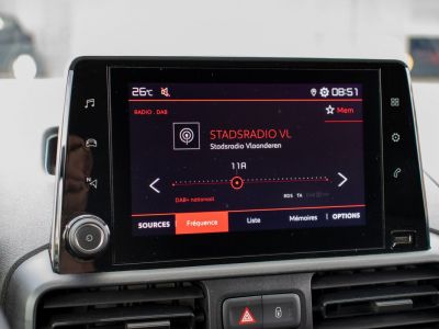 Citroen Berlingo 1.5 BlueHDi - 3 PLAATSEN - LICHTE VRACHT - 1STE EIGENAAR - APPLE CARPLAY - SENSOREN - TREKHAAK - EURO 6d  - 17