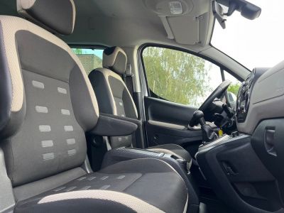 Citroen Berlingo 1.6 HDI 92CH EXCLUSIVE 7 PLACES/ NOMBREUSES OPTIONS GPS/ LED/ JANTES  - 18