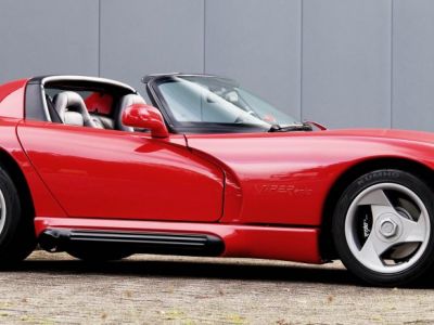 Dodge Viper RT/10 7990 cc V10 met 415 pk  - 1