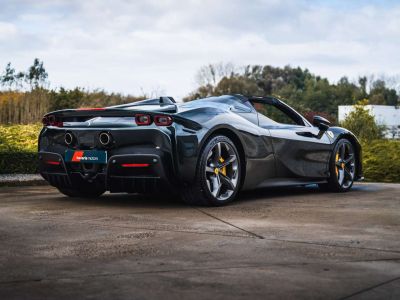 Ferrari SF90 Stradale Spider 1st Owner- Lift Verde Zeltweg Carbon  - 12