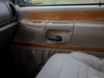 Ford E-150 E 150 4.6 V8 Kampeerwagen - LPG - TREKHAAK - SFEERVERLICHTING - BED - AIRCO - CRUISECONTROL  - 36