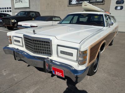 Ford LTD COUNTRY SQUIRE WOODY  - 16