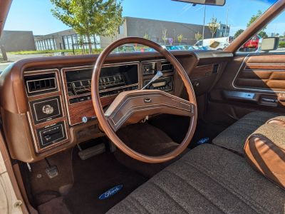 Ford LTD COUNTRY SQUIRE WOODY  - 25