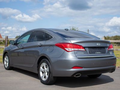 Hyundai i40 1.7 CRDi BlueDrive - HISTORIEK - STUURWIELVERWARMING - LEDER - CAMERA - AIRCO - KEYLESS  - 9