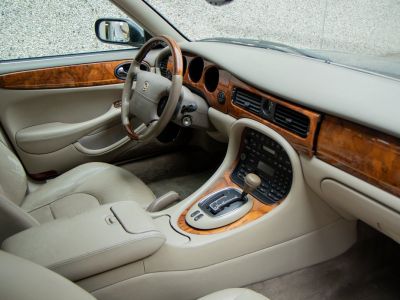Jaguar Daimler Super V8 Jaguar 4.0 V8 - MEMORY SEATS - ZETELVERWARMING - ONDERHOUDSHISTORIEK  - 13