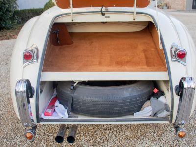 Jaguar XK120 XK 120 Open Top Speedster (OTS) LHD 1951 - OLDTIMER - GERESTAUREERD - MATCHING NUMBERS - SOFTTOP - CREAM WHITE - <small></small> 99.999 € <small>TTC</small>