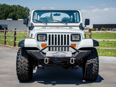 Jeep Wrangler YJ 4.2 4X4 Automaat SOFT TOP - OLDTIMER - LED KOPLAMPEN - BLAUPUNKT - ACHTERBANK  - 4