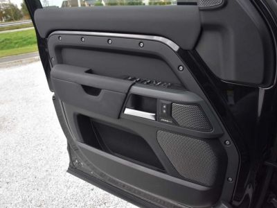 Land Rover Defender 110 D200 X-Dynamic Airsuspension Blackpack Pano 360°  - 10