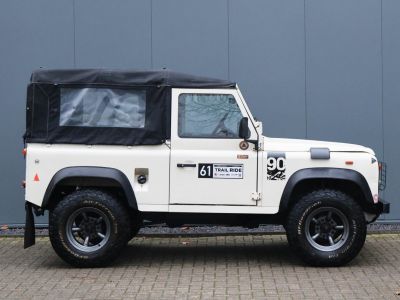 Land Rover Defender 90 V8 3.5 V8 138 bhp with injection  - 3