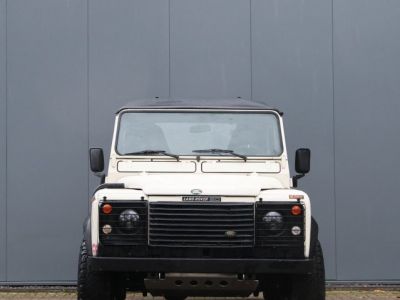 Land Rover Defender 90 V8 3.5 V8 138 bhp with injection  - 16