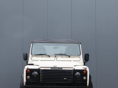 Land Rover Defender 90 V8 3.5 V8 138 bhp with injection  - 17