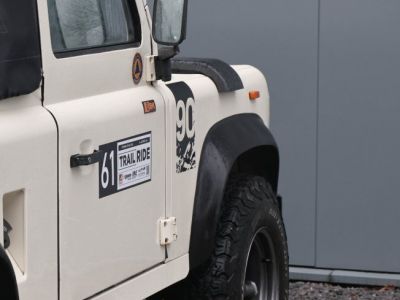 Land Rover Defender 90 V8 3.5 V8 138 bhp with injection  - 32