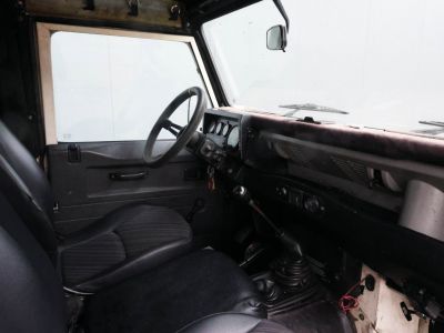 Land Rover Defender 90 V8 3.5 V8 138 bhp with injection  - 33