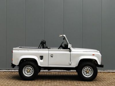 Land Rover Defender 90 V8 3.5L V8 producing 140 bhp  - 4