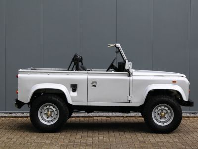 Land Rover Defender 90 V8 3.5L V8 producing 140 bhp  - 5