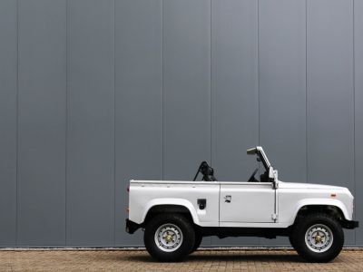 Land Rover Defender 90 V8 3.5L V8 producing 140 bhp  - 6