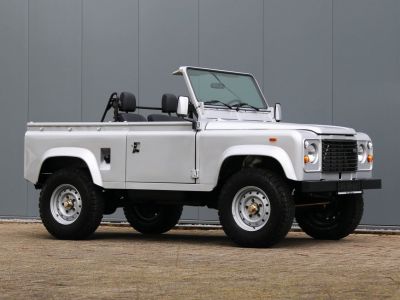 Land Rover Defender 90 V8 3.5L V8 producing 140 bhp  - 7