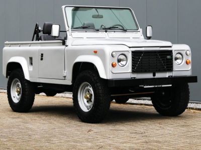 Land Rover Defender 90 V8 3.5L V8 producing 140 bhp  - 9