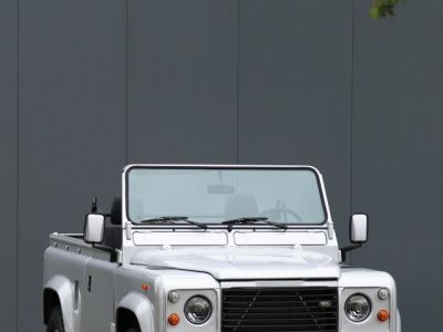 Land Rover Defender 90 V8 3.5L V8 producing 140 bhp  - 15