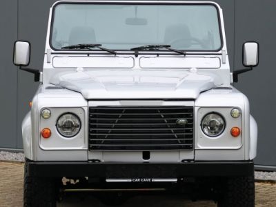 Land Rover Defender 90 V8 3.5L V8 producing 140 bhp  - 16