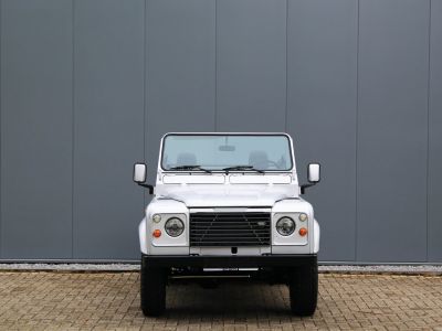 Land Rover Defender 90 V8 3.5L V8 producing 140 bhp  - 23