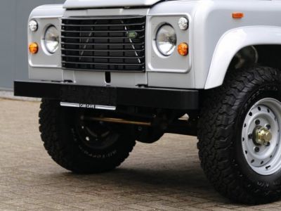 Land Rover Defender 90 V8 3.5L V8 producing 140 bhp  - 25