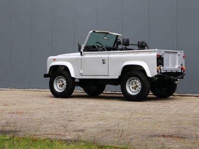 Land Rover Defender 90 V8 3.5L V8 producing 140 bhp  - 30