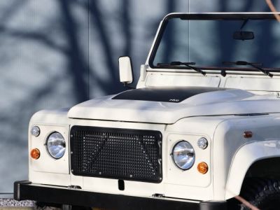 Land Rover Defender 90 V8 Miyo Safari 3.5L V8 producing 200 bhp with injection  - 15