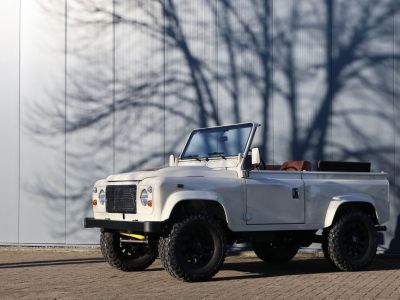 Land Rover Defender 90 V8 Miyo Safari 3.5L V8 producing 200 bhp with injection  - 16