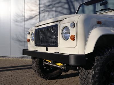 Land Rover Defender 90 V8 Miyo Safari 3.5L V8 producing 200 bhp with injection  - 17