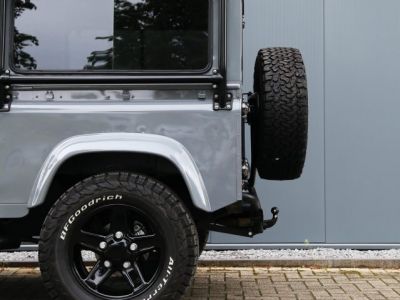 Land Rover Defender 90 V8 Urban 4.6L V8 producing 230 bhp  - 34