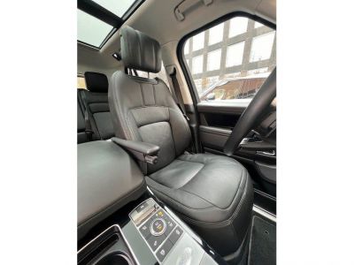 Land Rover Range Rover 3.0 D300 Vogue VOLL - AHK  - 12