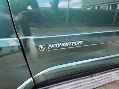 Lincoln NAVIGATOR V8 - 5400 Cc DOHC - 330 Cid / 2 Places Utilitaire .  - 17