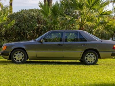 Mercedes 200 E A - <small></small> 10.990 € <small>TTC</small>