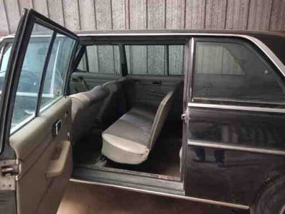 Mercedes 230 Mercedes 230/8 6cylindres limousine 8places - <small></small> 7.500 € <small></small>