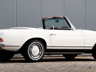 Mercedes 280 sl pagoda W113 2800 cc inline 6 cilinder 168 bhp  - 1