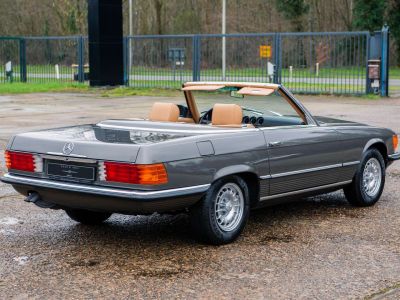 Mercedes 280 SL R107 | LOW MILEAGE FULL LEATHER MANUAL 5-SP - <small></small> 74.900 € <small>TTC</small>