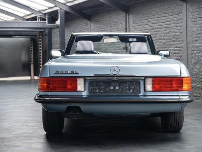 Mercedes 300 SL (R107)  - 4