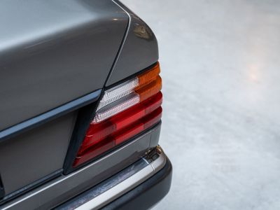 Mercedes 400 E W124 V8 - Elegance  - 11