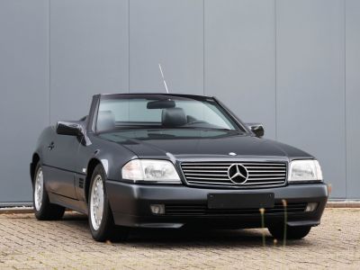 Mercedes 500 SL 5.0L V8 engine producing 333 bhp  - 13