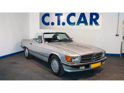 Mercedes 560 SL Auto.  - 1