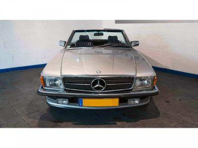 Mercedes 560 SL Auto.  - 3